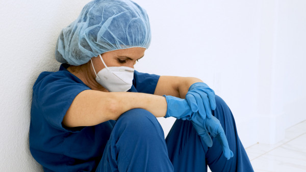 Νοσηλεύτρια σε απόγνωση